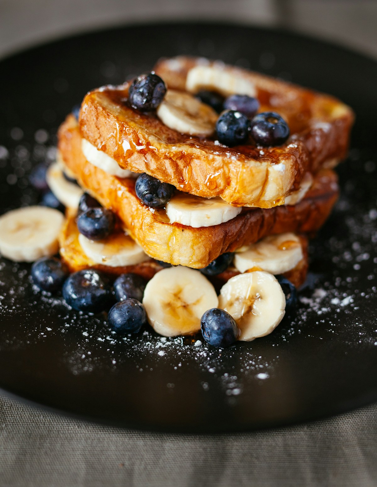 Fresh sweet crêpe with fruit
